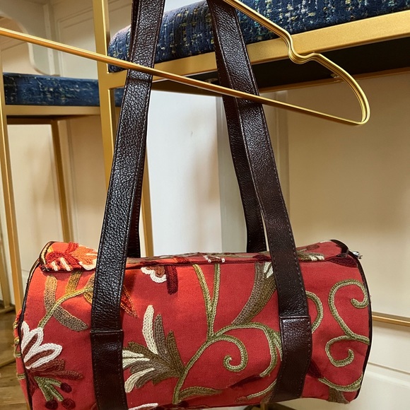 Soffi’s The Luxury Collection. Red crewel embroidery handbag. - Picture 4 of 5